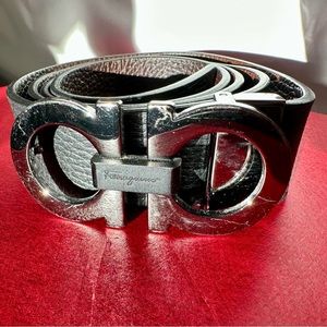 100% Auth SALVATORE FERRAGAMO Reversible Double
Gancio Belt | Black&Brown |Sz 40